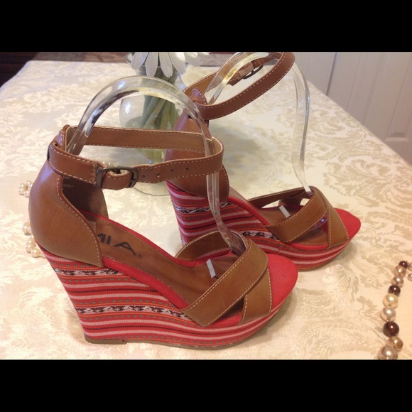 Mia Wedge Sandals - Picture 7 of 7